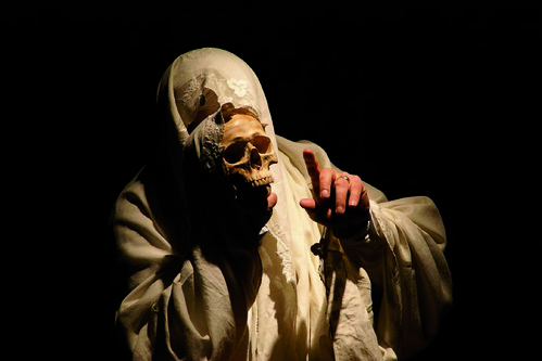 Danzando con la calavera, por J.C.Deus